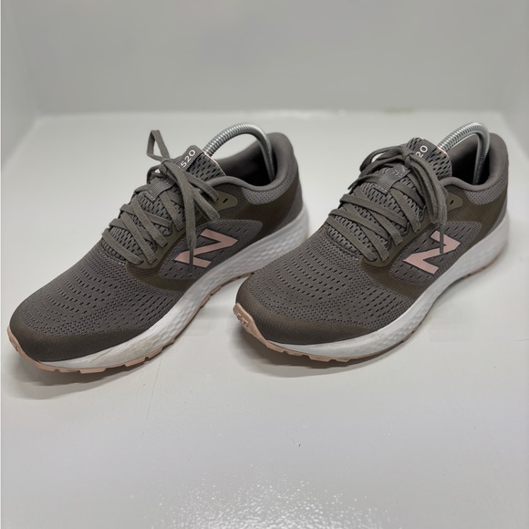 New Balance Fresh Foam 520 v8 Women’s Size 10 Gray Pink Running Shoes W520LM6 - Picture 2 of 14